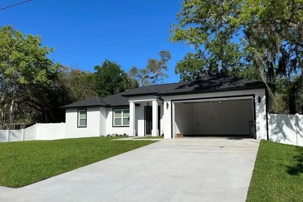 Villa White Rock In Tampa